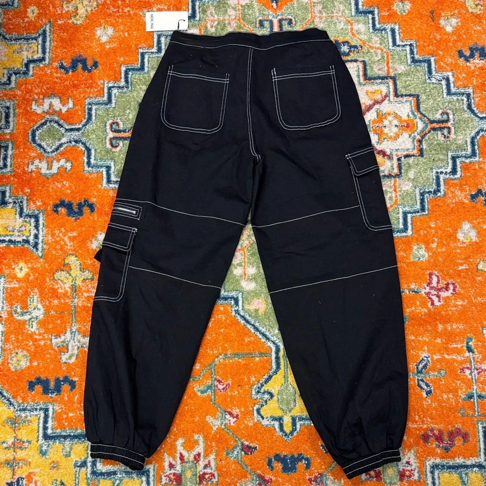 Women Black Denim White Stitching Cargo Joggers Large NWT - Picture 6 of 6